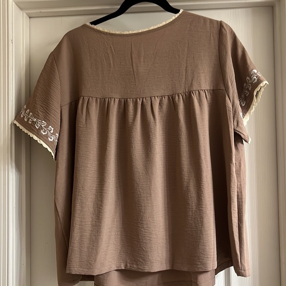 nWOT embroidered boho shirt - Picture 4 of 4